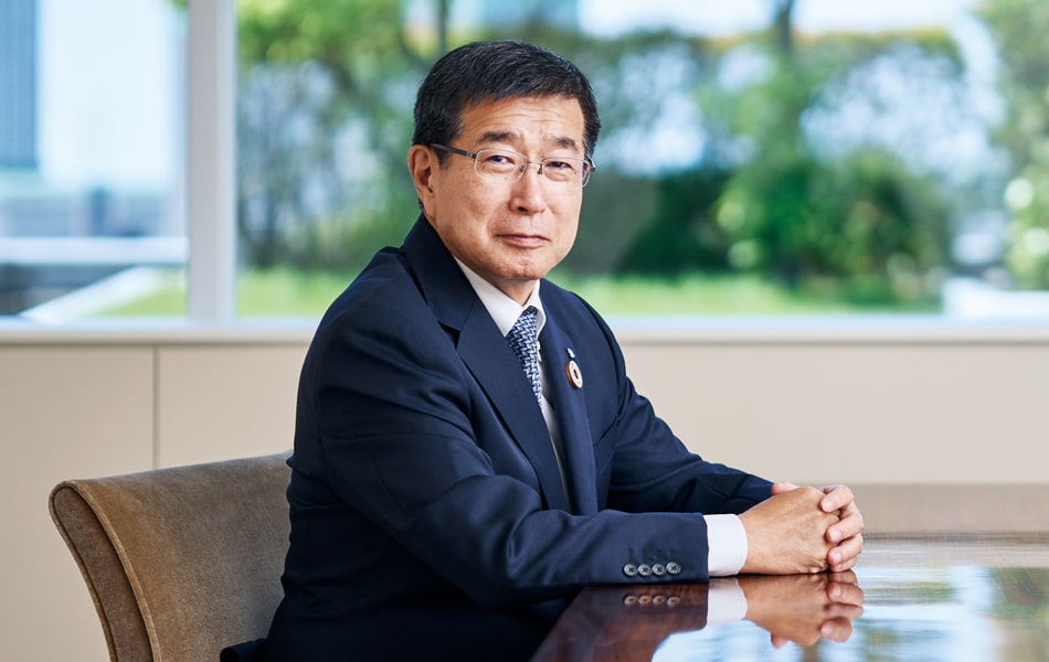 picture: Junro ItoVice President, Representative Director Supervising Officer of Superstore Operations Chief Sustainability Officer (CSuO) Chief Administrative Officer (CAO)